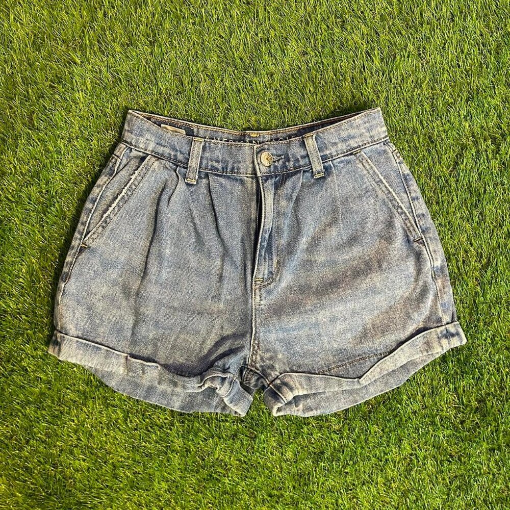 American Eagle High Waisted Blue Denim Mom Shorts - Size 00